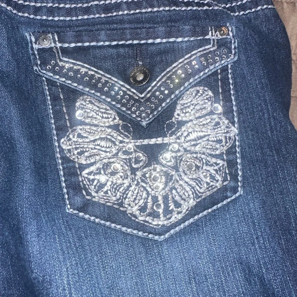 Nine West Indigo Dark Date Night Fit Capri Jeans style: Annette 32/14